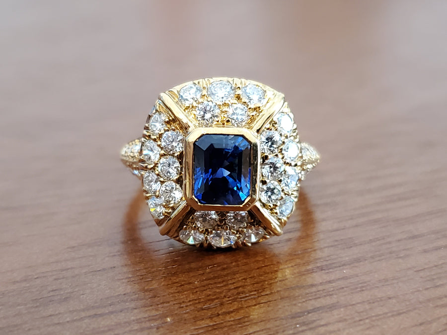 Estate Sapphire and Diamond 18k Yellow Gold Ring Colorless VS Diamonds